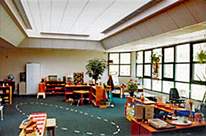 Montessori classroom with roof monitors providing daylight and improved acoustics