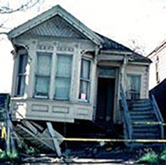 Photo of the exterior of a house damaged by an earthquake