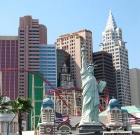 Photo of the New York-New York Casino, Las Vegas, NV highlighted by a replica of the Statue of Liberty and NYC-style skyline