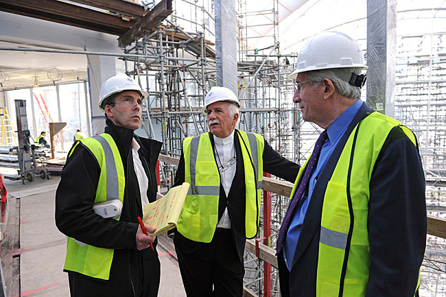 Paul Gross and USIP Pres Richard Solomon meet during construction